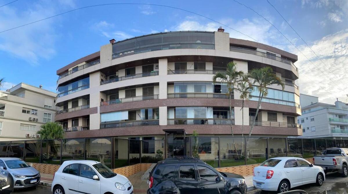 Apartamento Predio Frente Mar Com Canas